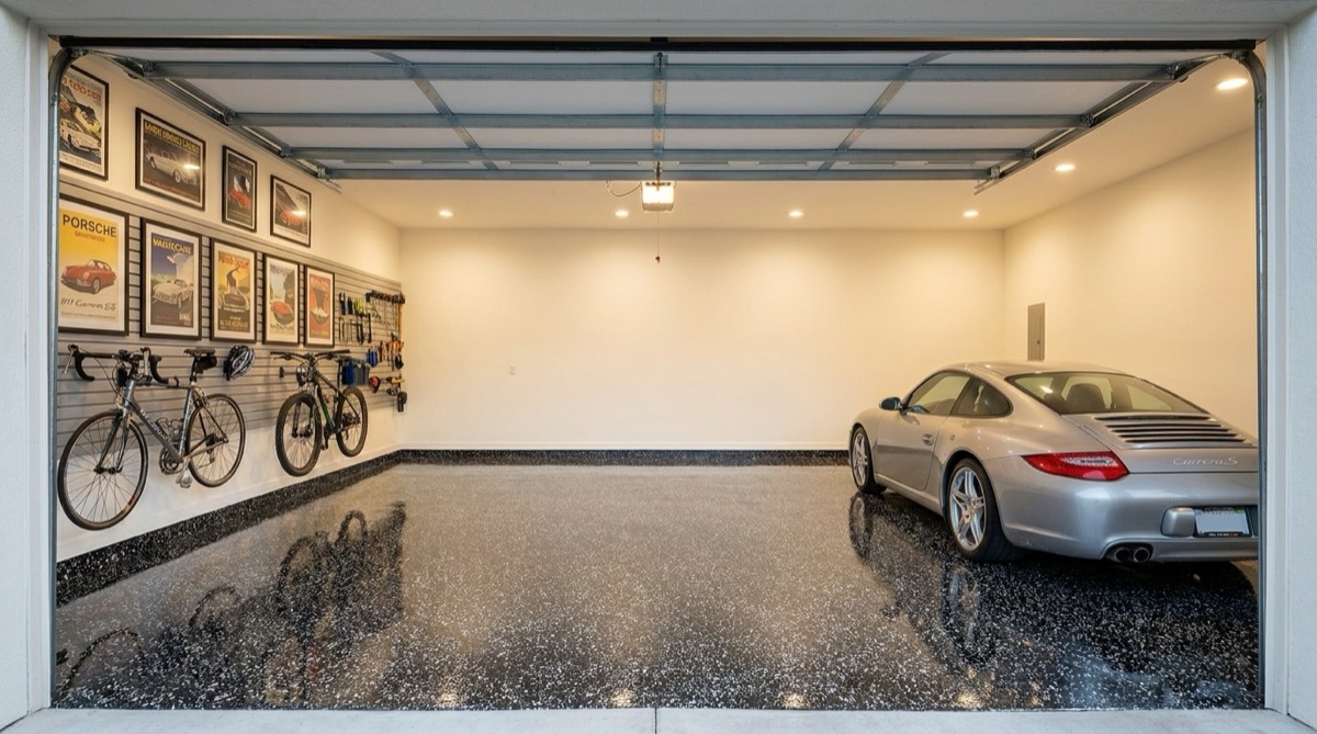Domino black and white flake epoxy coating